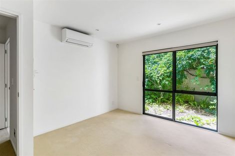 Photo of property in 327c Glenfield Road, Glenfield, Auckland, 0629