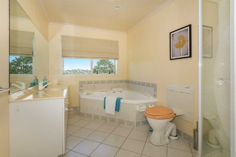 Photo of property in 22 Dene Court Lane, Greenhithe, Auckland, 0632