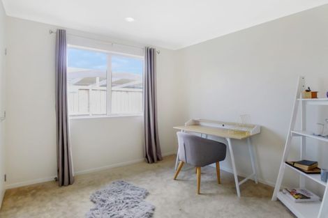 Photo of property in 4 Iwinuku Crescent, Wattle Downs, Auckland, 2103