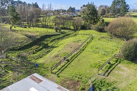 Photo of property in 16 Castle Street, Eltham, 4322