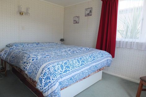 Photo of property in 13 Barber Street, Foxton Beach, Foxton, 4815