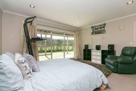 Photo of property in 3 Sampson Avenue, Waiwhakaiho, New Plymouth, 4312