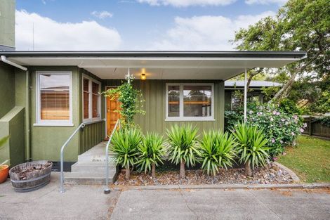 Photo of property in 27 Waterloo Crescent, Hokowhitu, Palmerston North, 4410