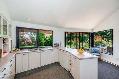 Photo of property in 11 Walnut Grove, Waikanae, 5036