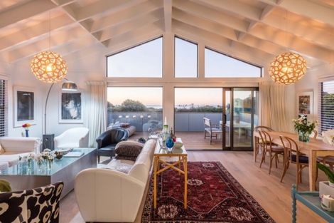 Photo of property in 106 Field Way, Waikanae Beach, Waikanae, 5036