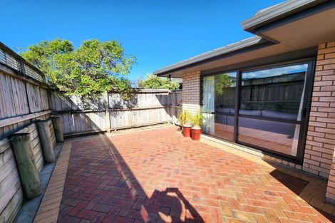 Photo of property in 2 Percy Kinsman Crescent, Riverstone Terraces, Upper Hutt, 5018