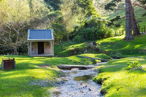 Photo of property in 997 Ohariu Valley Road, Ohariu, Wellington, 6037