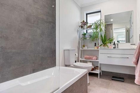 Photo of property in 11 Survila Street, Takanini, 2110