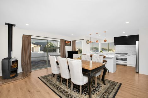 Photo of property in 113 Eugenia Rise, Goodwood Heights, Auckland, 2105