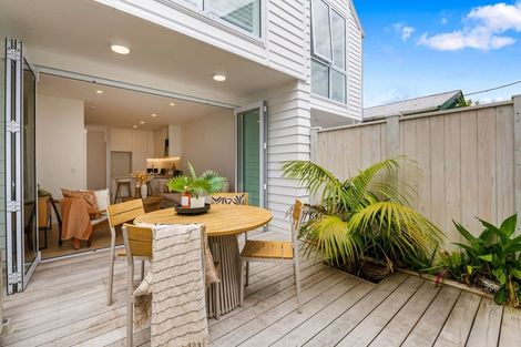 Photo of property in 12 Titoki Close, Matakana, 0985