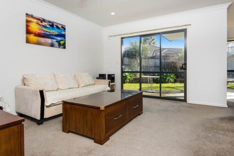 Photo of property in 10 Scarlet Oak Drive, Schnapper Rock, Auckland, 0632