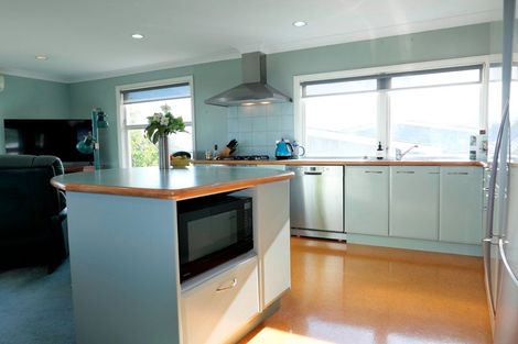 Photo of property in 8 Kotare Street, Waikanae, 5036