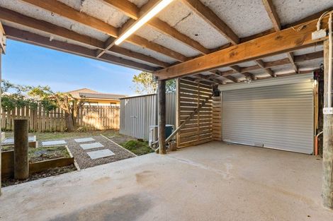 Photo of property in 1/14 Kupari Place, Totara Vale, Auckland, 0629