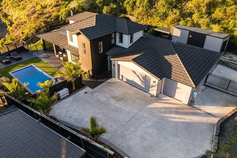 Photo of property in 15 Glenorchy Way, Aotea, Porirua, 5024