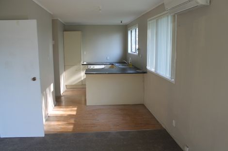 Photo of property in 20 Pukeroa Place, Papakura, 2110