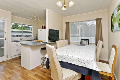 Photo of property in 37 Meadowood Drive, Unsworth Heights, Auckland, 0632