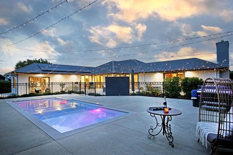 Photo of property in 12 Calderwood Close, Waiuku, 2123