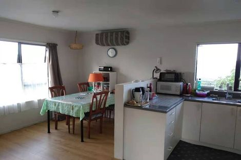 Photo of property in 2/9 Valecrest Place, Bayview, Auckland, 0629