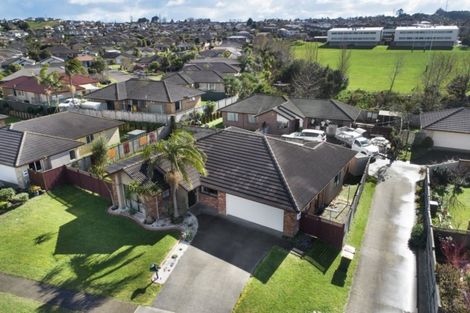 Photo of property in 17 Magic Way, Randwick Park, Auckland, 2105