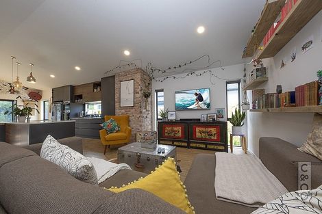 Photo of property in 83 Vinistra Road, Kumeu, 0810