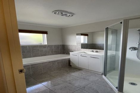 Photo of property in 24 Lili Chen Way, Mangere Bridge, Auckland, 2022