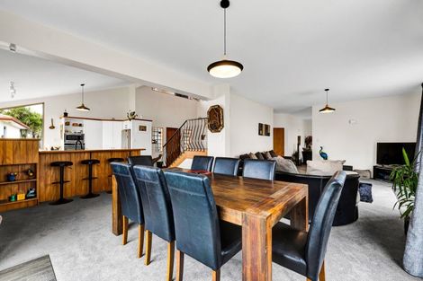 Photo of property in 8 Taylor Place, Merrilands, New Plymouth, 4312