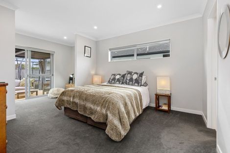 Photo of property in 16 Walter Ruddock Avenue, Kumeu, 0810