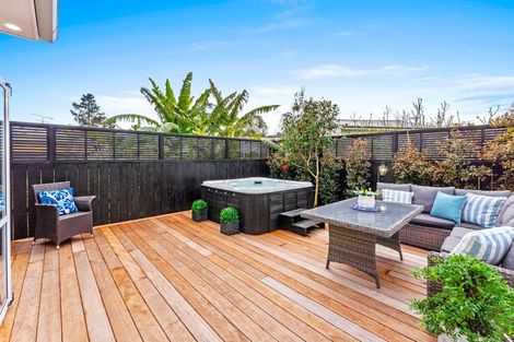 Photo of property in 2/7 Seine Road, Forrest Hill, Auckland, 0620