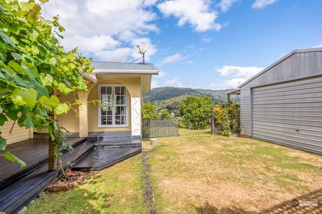 Photo of property in 10 Tiroiti Grove, Stokes Valley, Lower Hutt, 5019