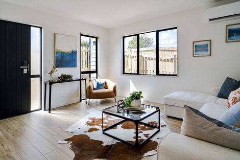 Photo of property in 18a Edgware Road, West Harbour, Auckland, 0618