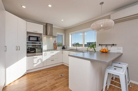 Photo of property in 122 Endeavour Drive, Whitby, Porirua, 5024