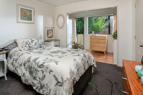 Photo of property in 34 Unsworth Drive, Unsworth Heights, Auckland, 0632