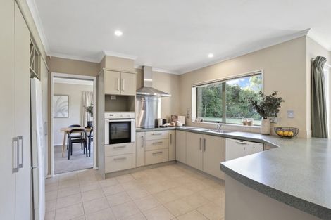 Photo of property in 70a Shaw Road, Oratia, Auckland, 0604