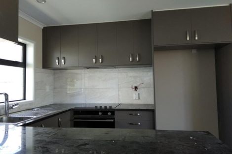 Photo of property in 2/21a Ludlow Terrace, Totara Vale, Auckland, 0627