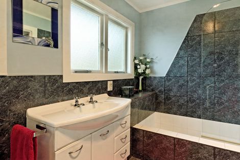 Photo of property in 148 Atkinson Road, Titirangi, Auckland, 0604