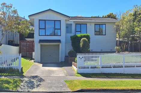 Photo of property in 17 Cypress Drive, Maungaraki, Lower Hutt, 5010