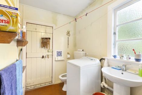 Photo of property in 21 Te Pari Pari Road, Pukerua Bay, 5026