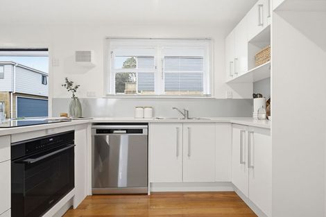 Photo of property in 18 Buller Crescent, Manurewa, Auckland, 2102