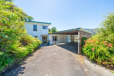 Photo of property in 11 Bogle Grove, Stokes Valley, Lower Hutt, 5019