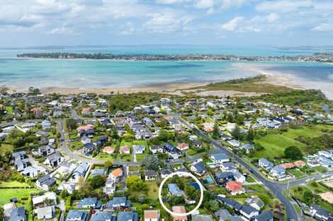 Photo of property in 25a Clairville Crescent, Wai O Taiki Bay, Auckland, 1072
