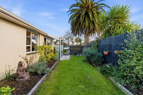 Photo of property in 2/2 Lomax Place, Islington, Christchurch, 8042