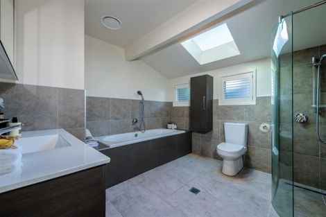 Photo of property in 16 Ridge Road, Waiake, Auckland, 0630