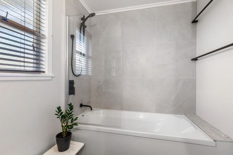 Photo of property in 199 Waimumu Road, Massey, Auckland, 0614