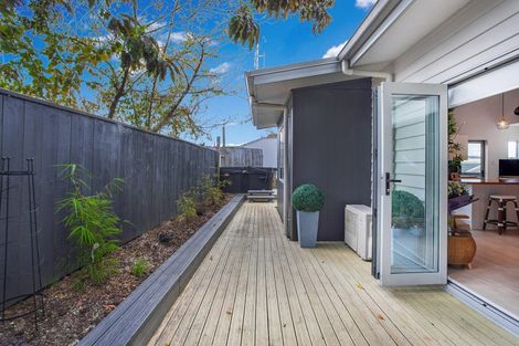 Photo of property in 5a Collingwood Road, Waiuku, 2123