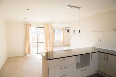 Photo of property in 12 Erceg Way, Rosehill, Papakura, 2113