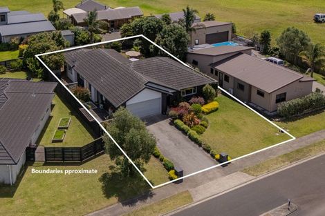 Photo of property in 21 Debenham Drive, Whitianga, 3510