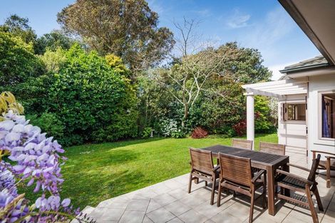 Photo of property in 2 Kea Place, Fitzherbert, Palmerston North, 4410