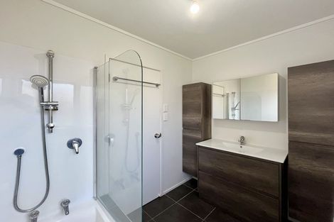 Photo of property in 2/2 Sevilla Place, Unsworth Heights, Auckland, 0632