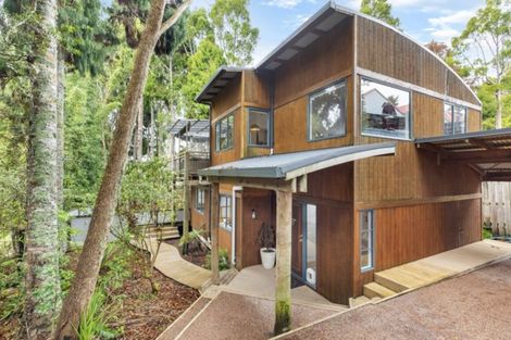 Photo of property in 220 Woodlands Park Road, Titirangi, Auckland, 0604