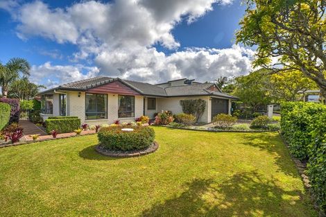 Photo of property in 4 Mahina Place, Te Atatu Peninsula, Auckland, 0610